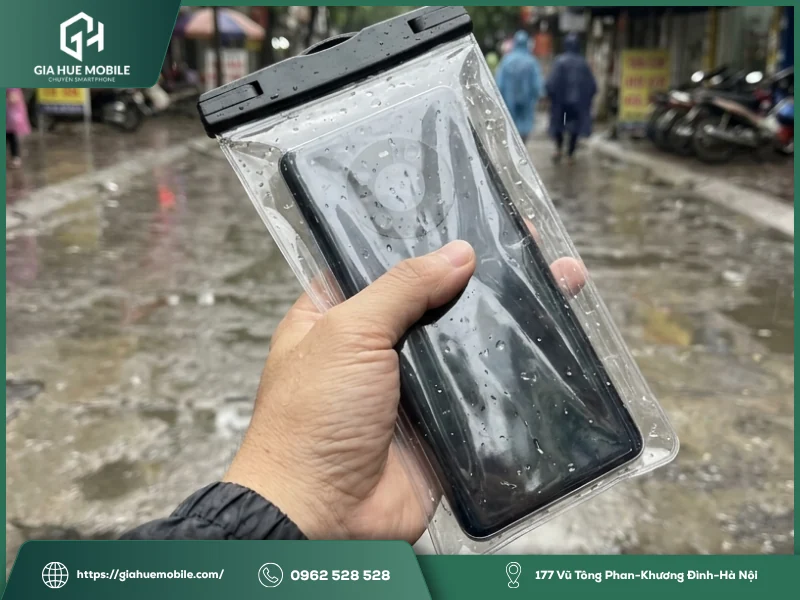 Huawei Mate 40 Pro thay màn xong có đi mưa được không?