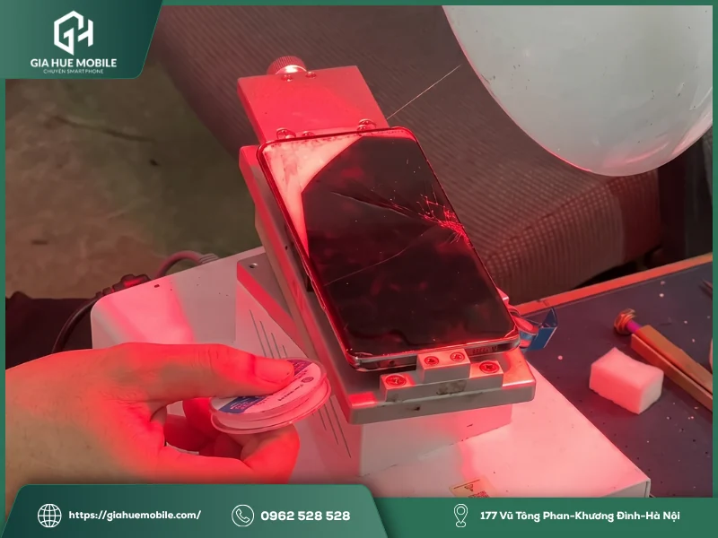 OPPO Reno 10 5G vỡ kính dùng tiếp có sao không?