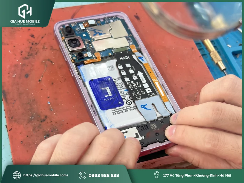 OPPO Reno 5 Pro bị chảy mực có nên tiếp tục sử dụng?